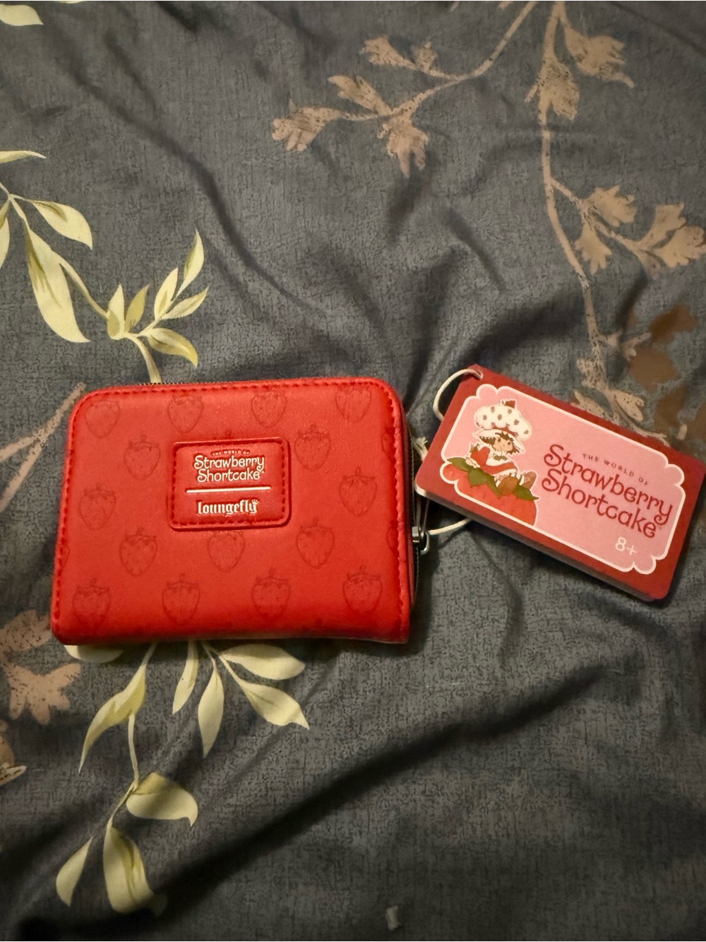 Loungefly Strawberry Shortcake Small Zip Wallet - Cream and Red - Picture 2 of 2